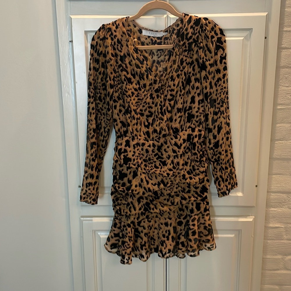 ASTR-the label cheetah dress- short with long sleeves-size s